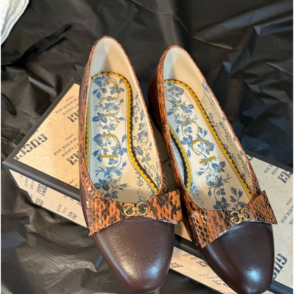 Gucci women shoes with snake skin bow